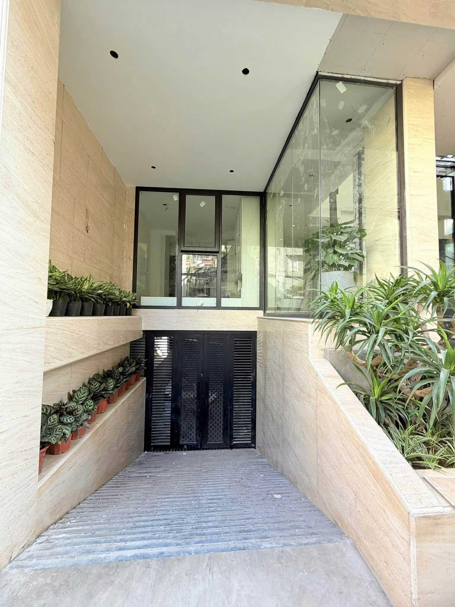 TÒA CĂN HỘ HOÀNG HOA THÁM - 10 TẦNG CÓ HẦM - CÁCH PHỐ 50M